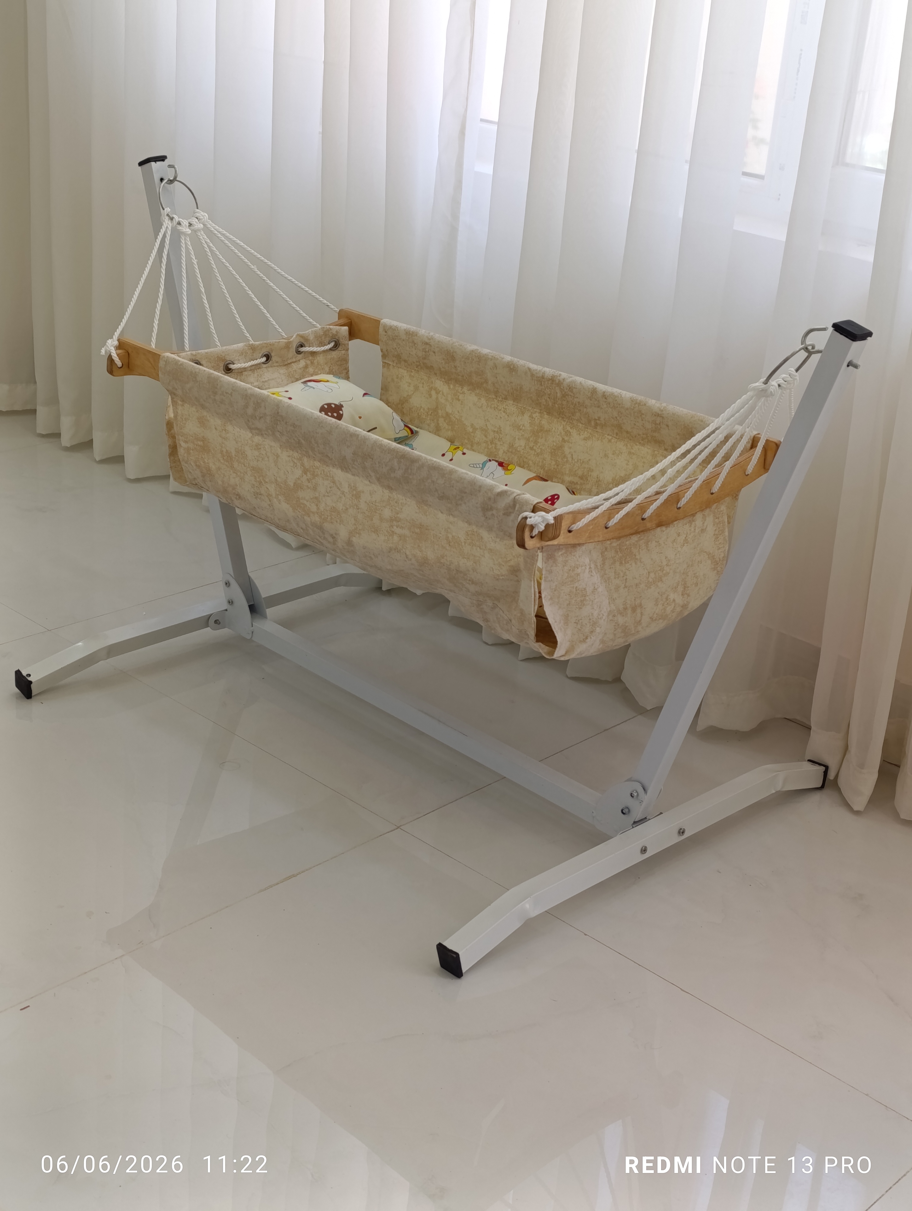 گهواره پایه فلزی باران
